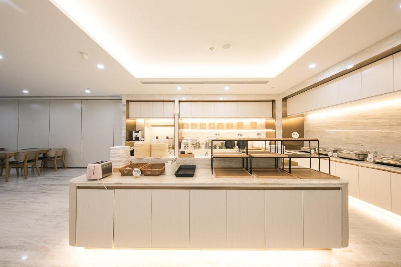 Отель Piao Home Inn Beijing Guo Mao East