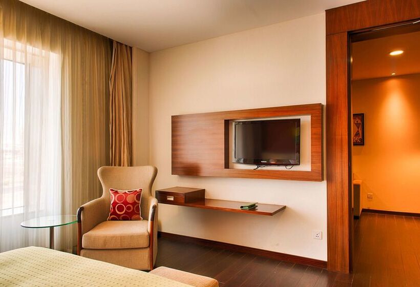 בית מלון כפרי Ramada Plaza By Wyndham Pune Hinjewadi