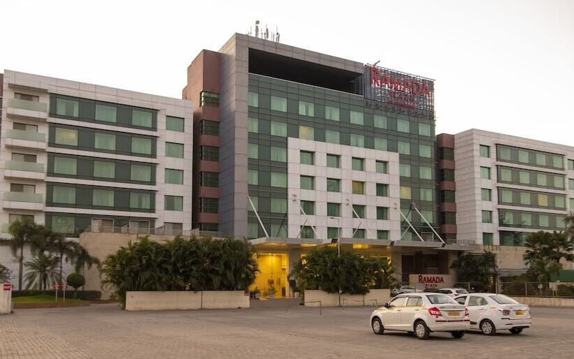 בית מלון כפרי Ramada Plaza By Wyndham Pune Hinjewadi