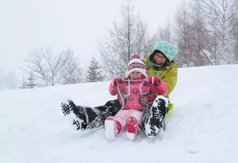 Отель The Green Leaf Niseko Village