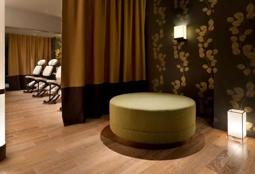 Отель The Green Leaf Niseko Village