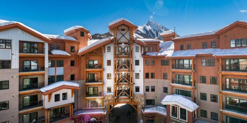 בית מלון כפרי The Lodge At Mountaineer Square