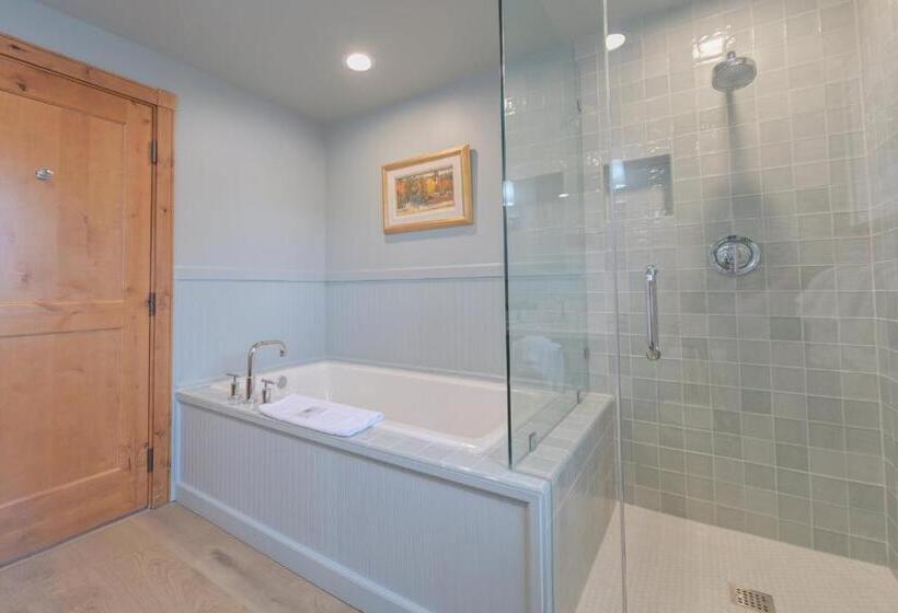 בית מלון כפרי The Lodge At Mountaineer Square