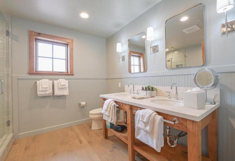 בית מלון כפרי The Lodge At Mountaineer Square