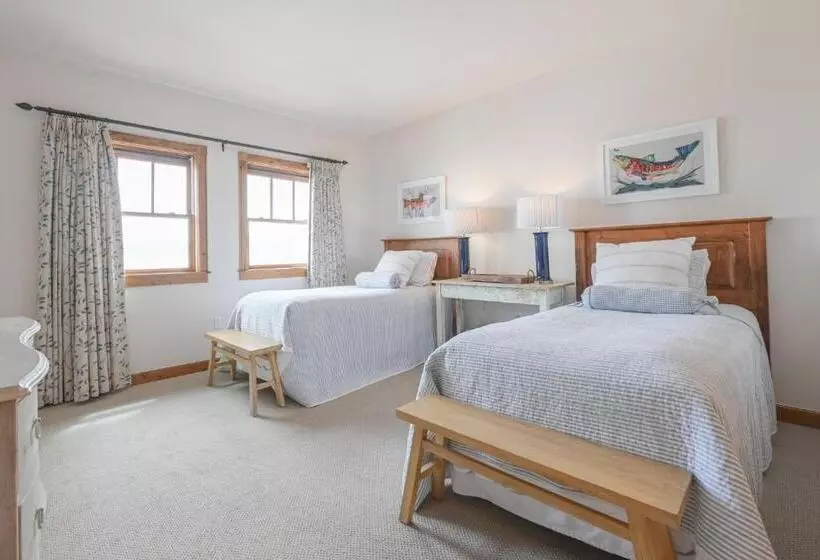 בית מלון כפרי The Lodge At Mountaineer Square