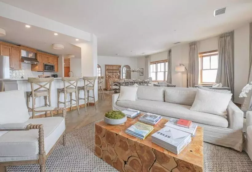 בית מלון כפרי The Lodge At Mountaineer Square