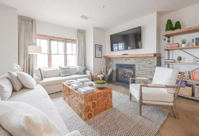 בית מלון כפרי The Lodge At Mountaineer Square