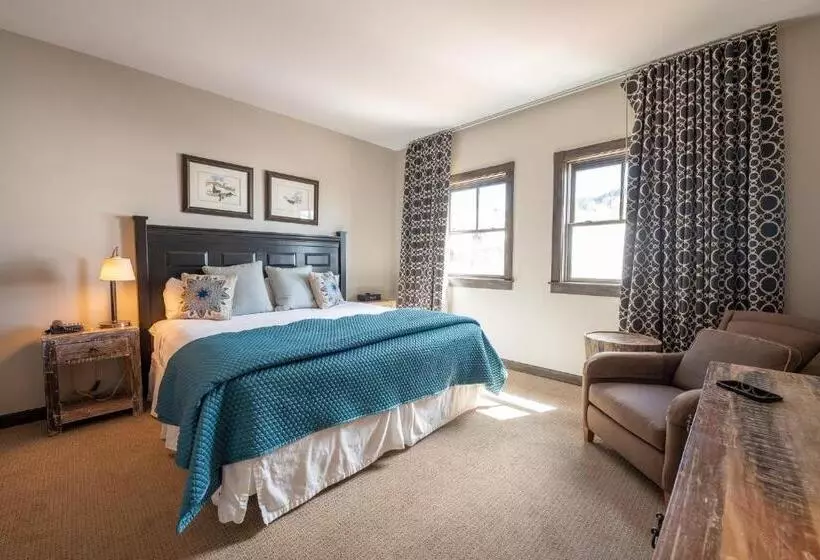 בית מלון כפרי The Lodge At Mountaineer Square