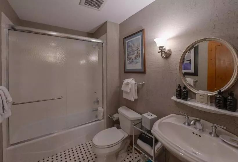 בית מלון כפרי The Lodge At Mountaineer Square