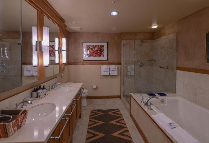 בית מלון כפרי The Lodge At Mountaineer Square