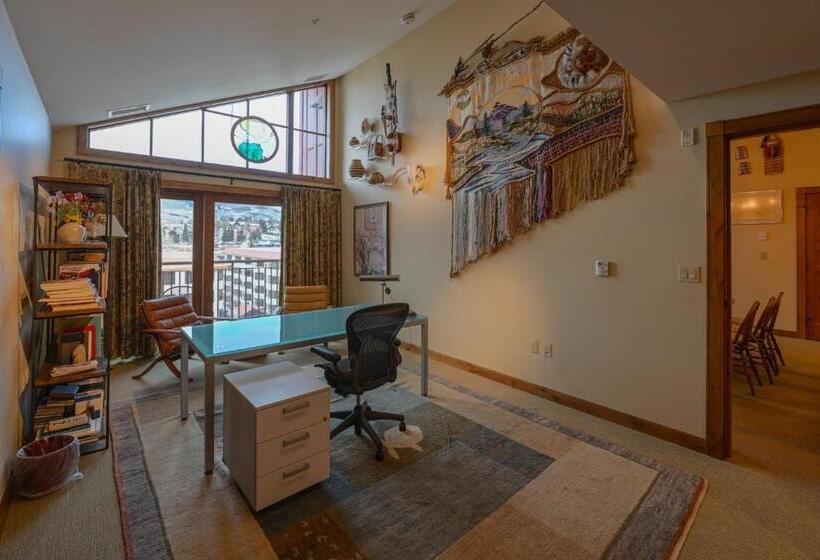 בית מלון כפרי The Lodge At Mountaineer Square