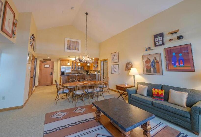 בית מלון כפרי The Lodge At Mountaineer Square