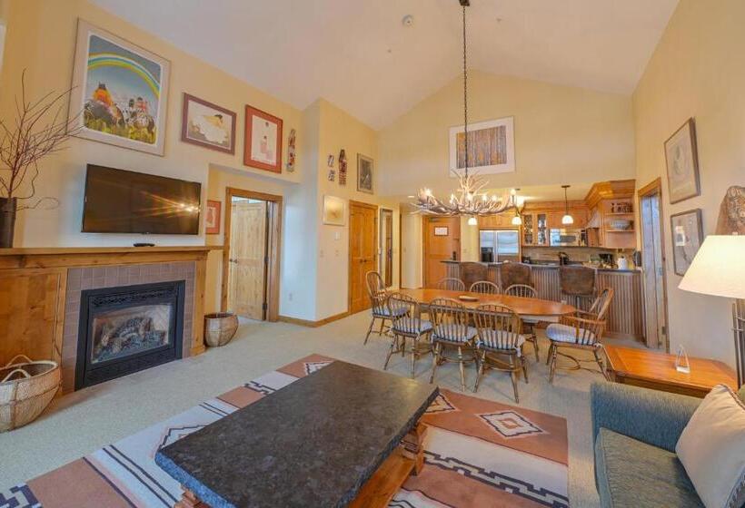 בית מלון כפרי The Lodge At Mountaineer Square