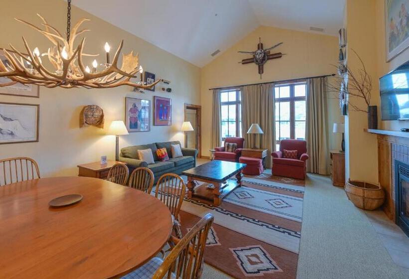 בית מלון כפרי The Lodge At Mountaineer Square