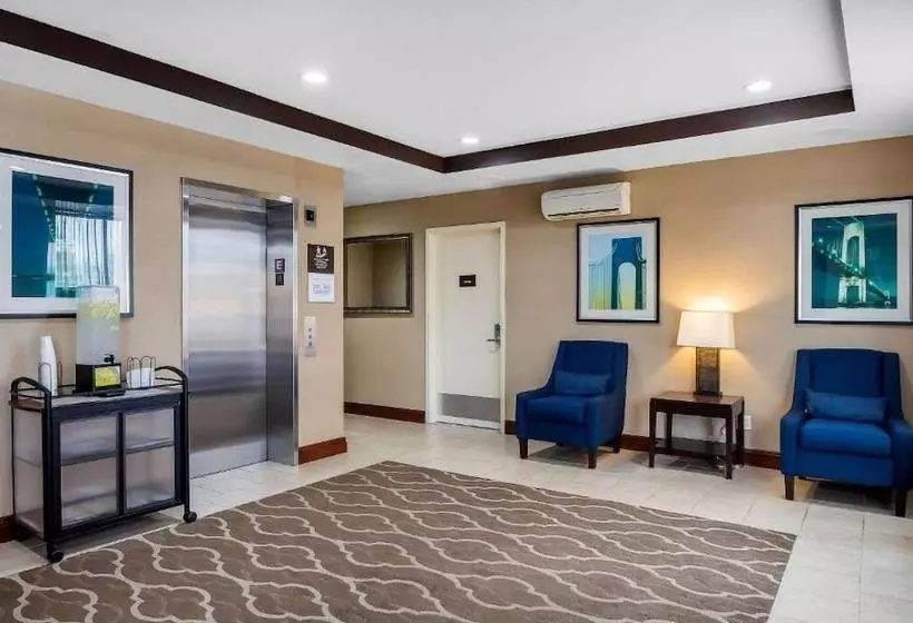 בית מלון כפרי The Staten Island Inn