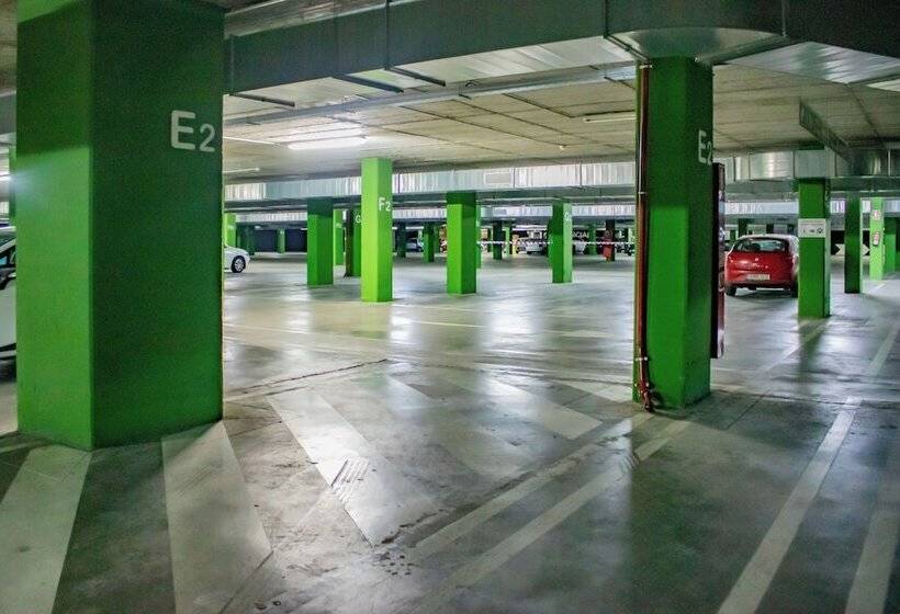 ホテル Yit Via Sevilla Mairena