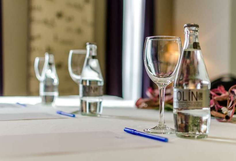 ホテル Yit Via Sevilla Mairena