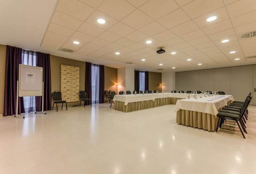 ホテル Yit Via Sevilla Mairena