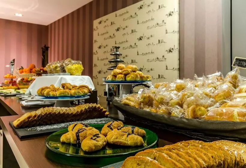 هتل Yit Via Sevilla Mairena