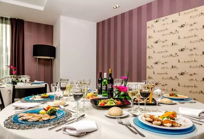 هتل Yit Via Sevilla Mairena