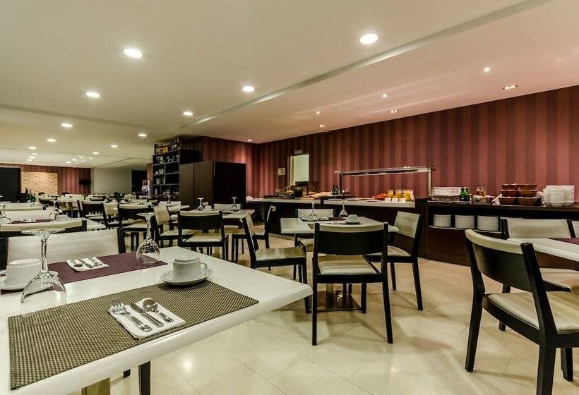 ホテル Yit Via Sevilla Mairena