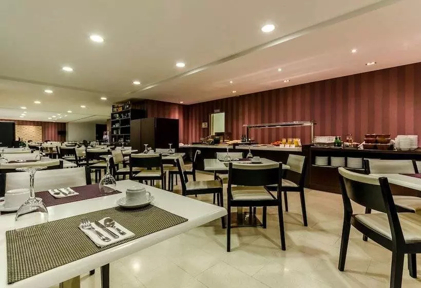 هتل Yit Via Sevilla Mairena