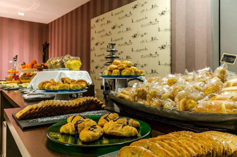 ホテル Yit Via Sevilla Mairena