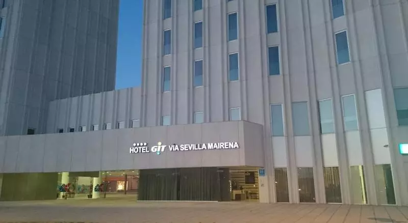 هتل Yit Via Sevilla Mairena