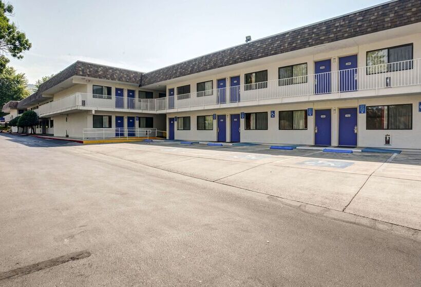 Motel 6 Grants Pass, Or