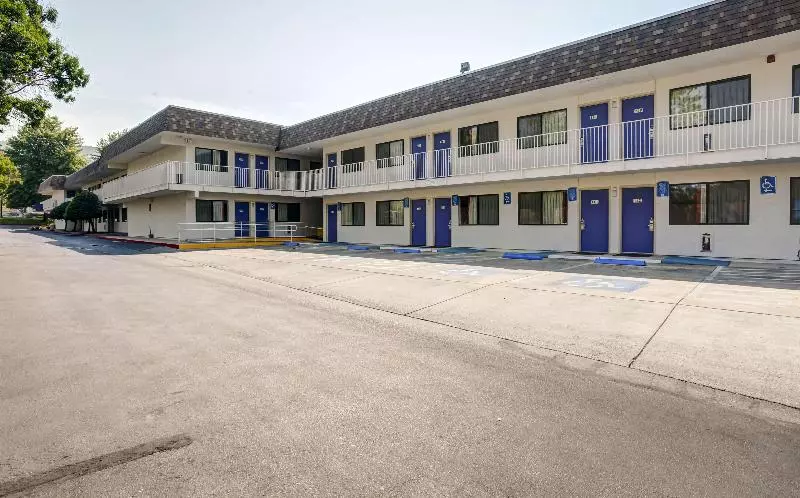 Motel 6 Grants Pass, Or