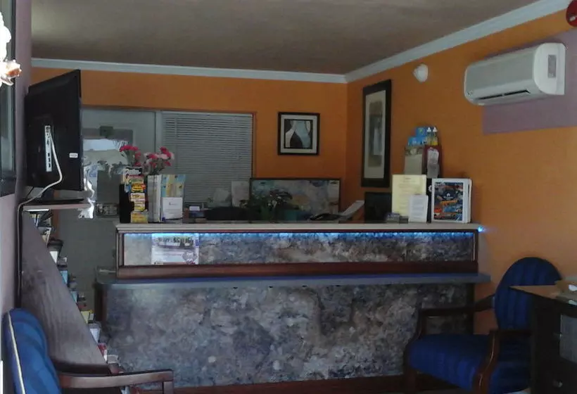 모텔 Beachwalk Inn