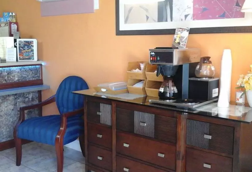 모텔 Beachwalk Inn