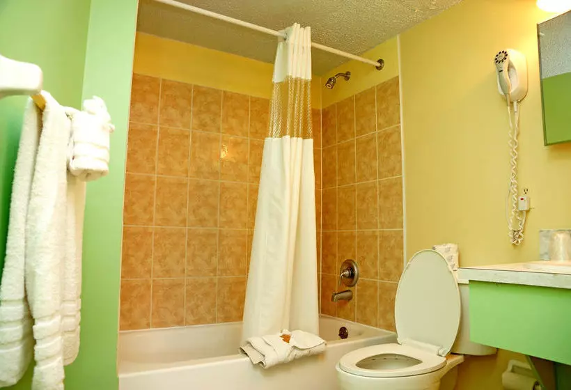 모텔 Beachwalk Inn