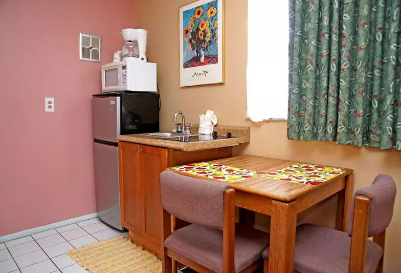 모텔 Beachwalk Inn