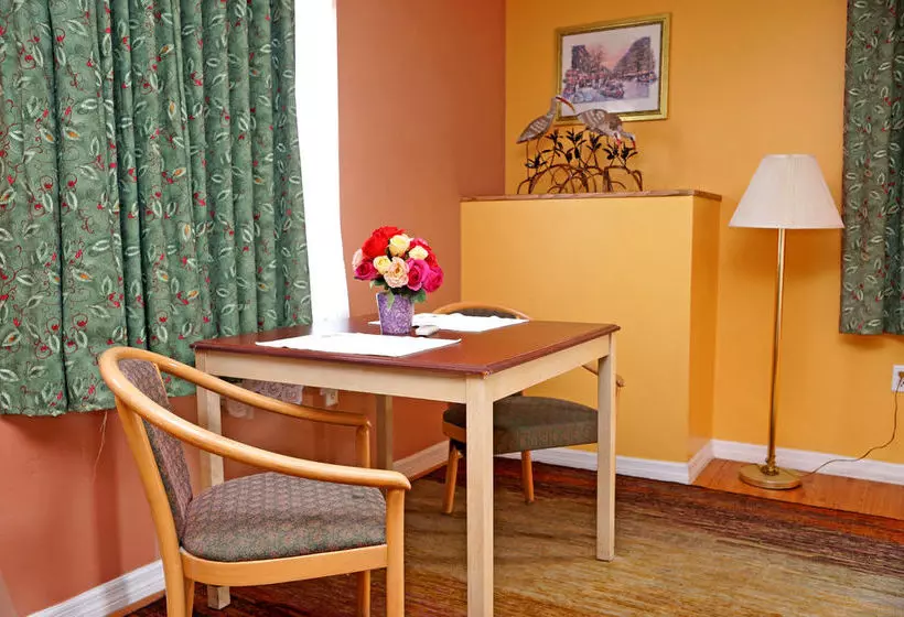 모텔 Beachwalk Inn