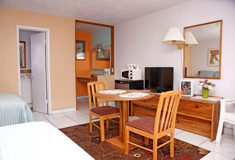 모텔 Beachwalk Inn