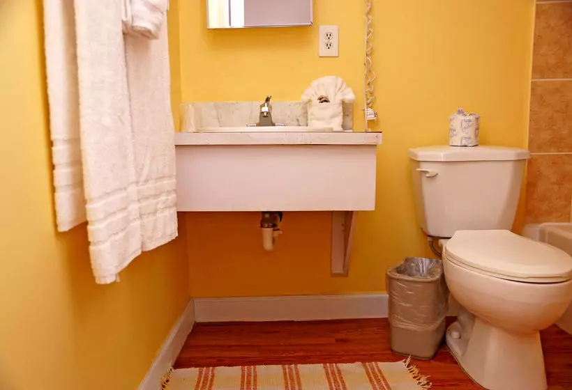 모텔 Beachwalk Inn