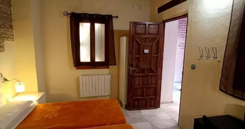 هاستل White Nest