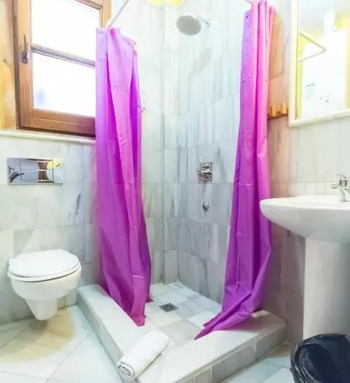 هاستل White Nest