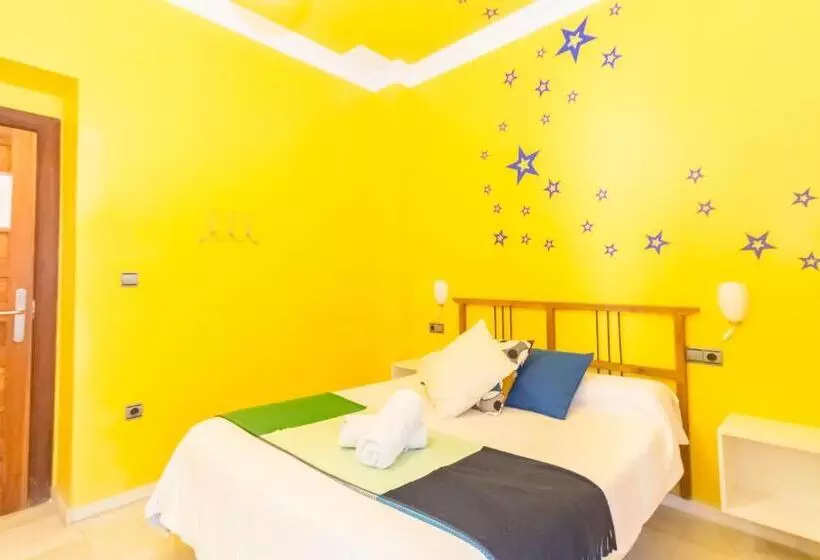 هاستل White Nest