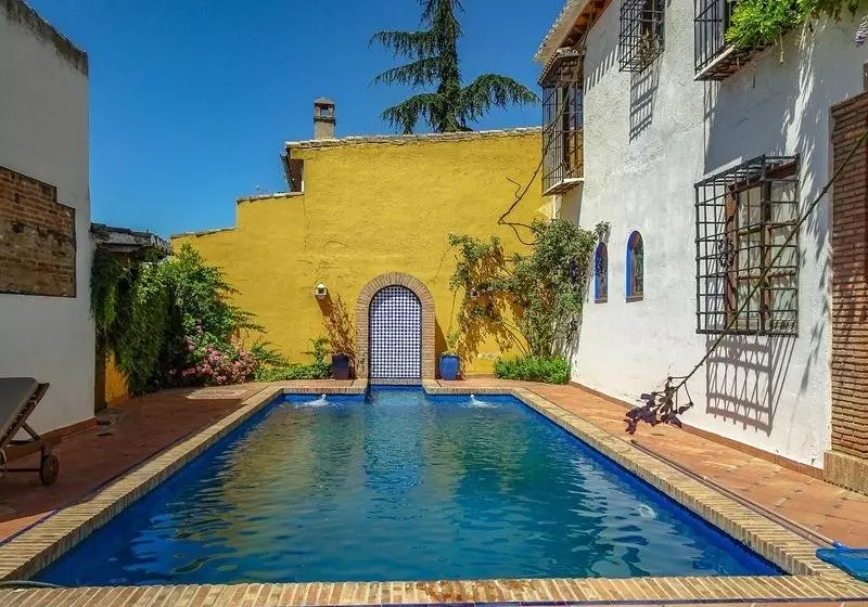 Apartamentos Alhambra