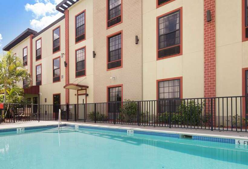 호텔 Best Western Plus Bradenton Gateway