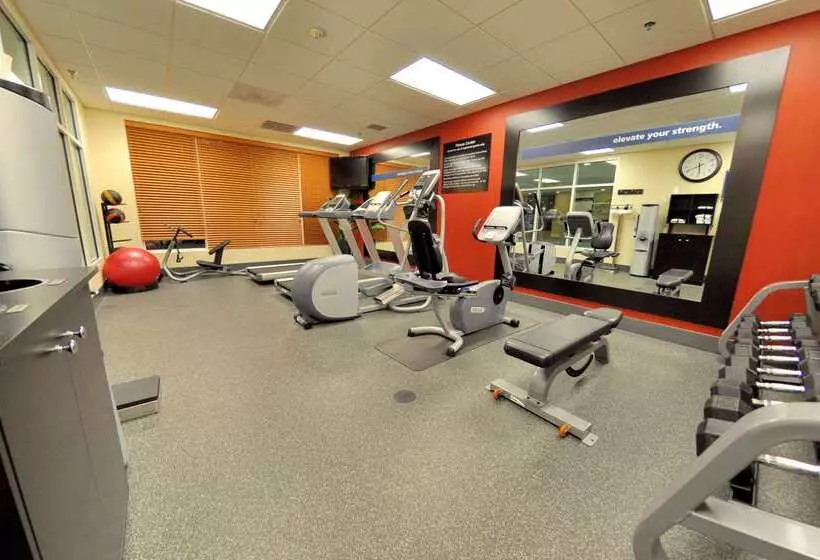 هتل Hampton Inn Richmond  Airport