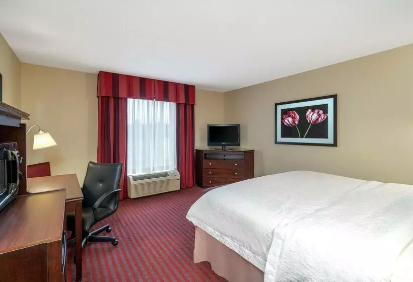 هتل Hampton Inn Richmond  Airport
