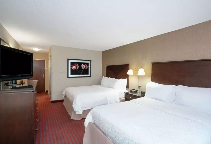 هتل Hampton Inn Richmond  Airport