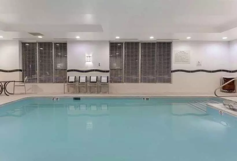 هتل Hampton Inn Richmond  South