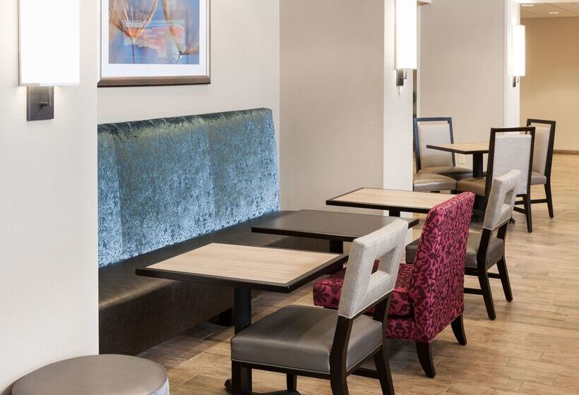 فندق Hampton Inn & Suites Davenport