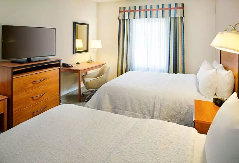 Отель Hampton Inn & Suites Mansfield
