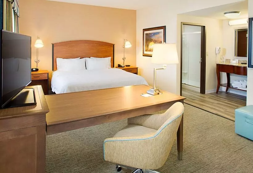 Отель Hampton Inn & Suites Mansfield