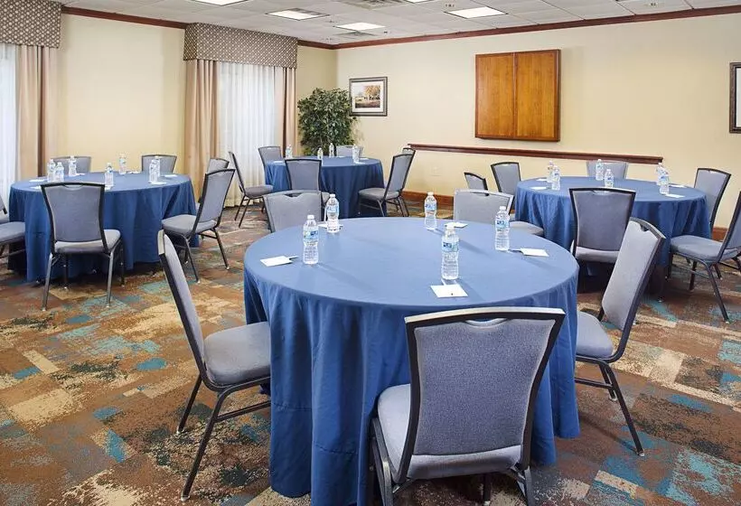 Отель Hampton Inn & Suites Mansfield